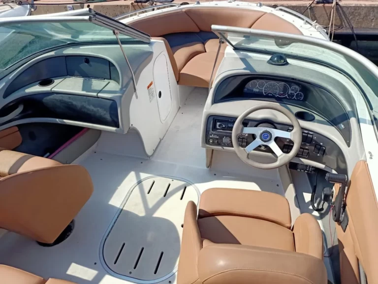 Pronájem Motorová loď Four Winns s licencí