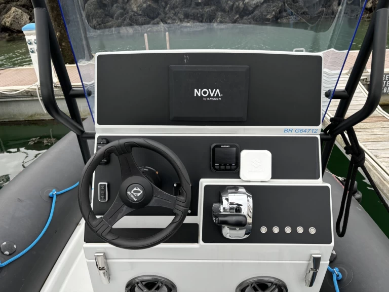 Polotuhá loď k pronájmu v Brest za nejlepší cenu