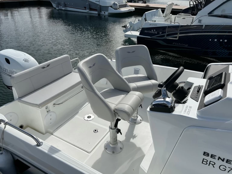 Pronájem lodi Bénéteau Flyer 6 SPACEdeck v Port du Moulin Blanc na Samboatu