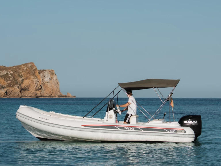 Selva 600 jednotlivci a charterové společnosti v Sant Antoni de Portmany