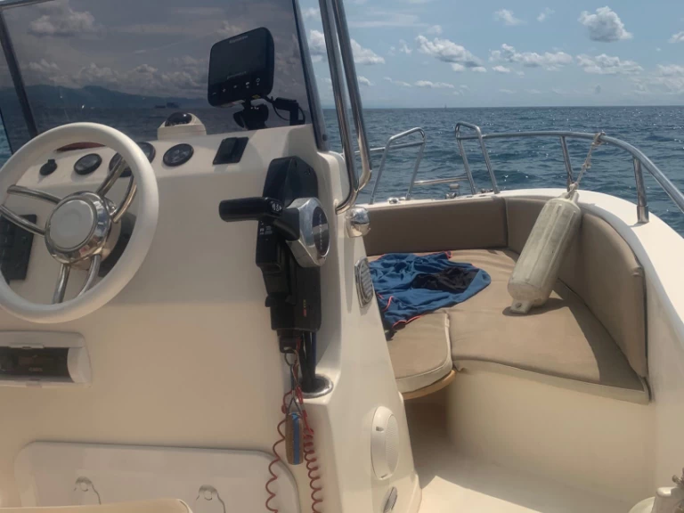 Pronájem jachty v Celle Ligure -Ferrario Winnebago  na Samboatu