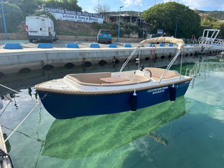 Motorová loď k pronájmu v Porto Pollo za nejlepší cenu