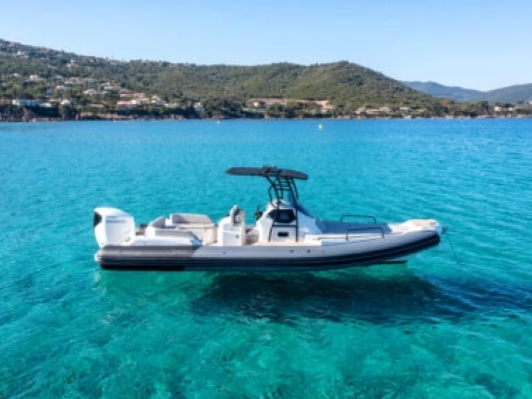 Pronájem Polotuhá loď Fanale marine  s licencí