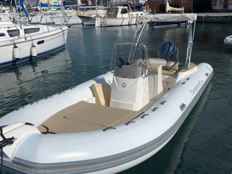 Pronájem jachty v Port Grimaud -Capelli Tempest 650 na Samboatu