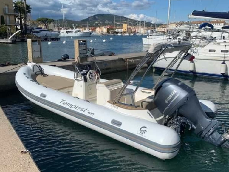 Pronajmout si Capelli Tempest 650 v Port Grimaud