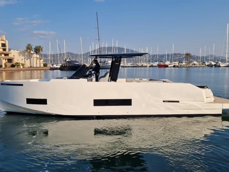 Pronajmout Jachta se skipperem či ne DE ANTONIO Yachts v Port Grimaud