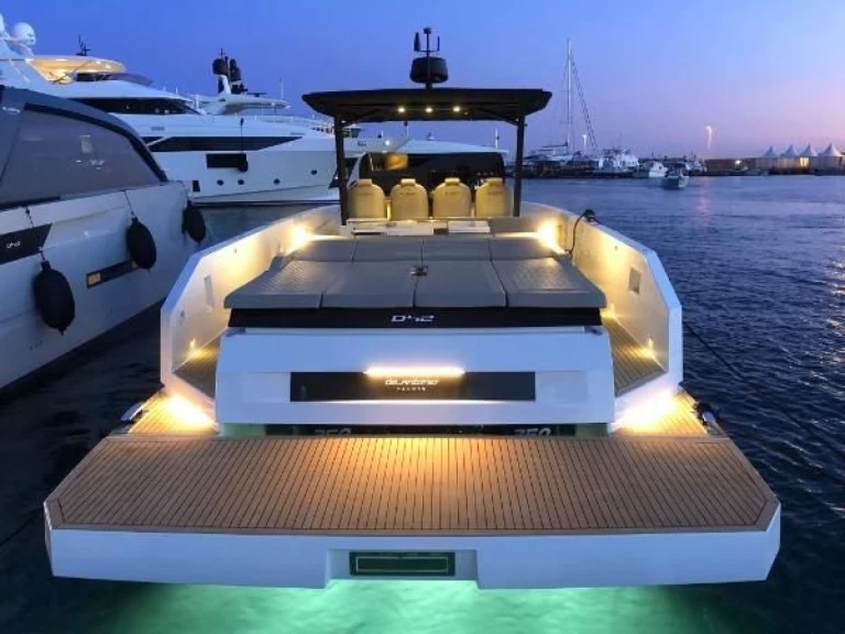 Pronájem Jachta DE ANTONIO Yachts s licencí