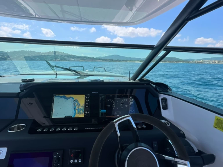 Pronajmout si Axopar Axopar 37 Sun-Top v Port Grimaud