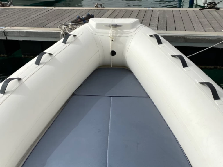 Pronajmout si Marsea Marsea SP 90 v Porto Pollo