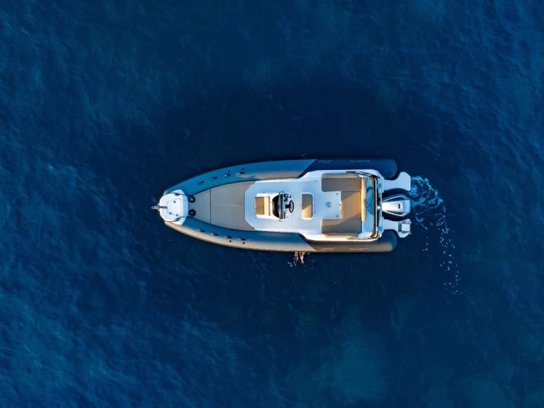 Polotuhá loď k pronájmu v Porto Pollo za nejlepší cenu