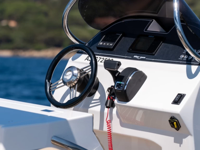 Pronájem Polotuhá loď Marsea s licencí