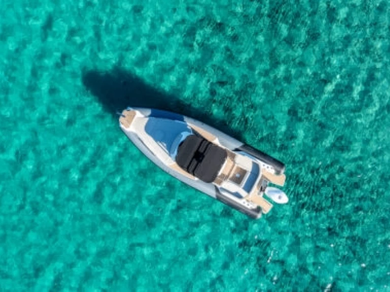 Pronajmout Polotuhá loď se skipperem či ne Fanale marine  v Porto Pollo