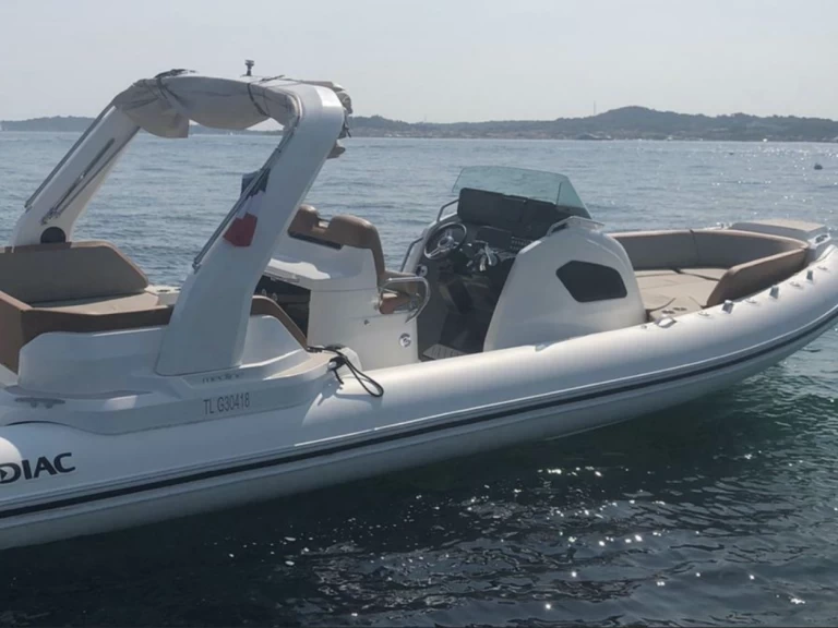 Pronájem lodi Zodiac Medline 9 v Port Grimaud na Samboatu