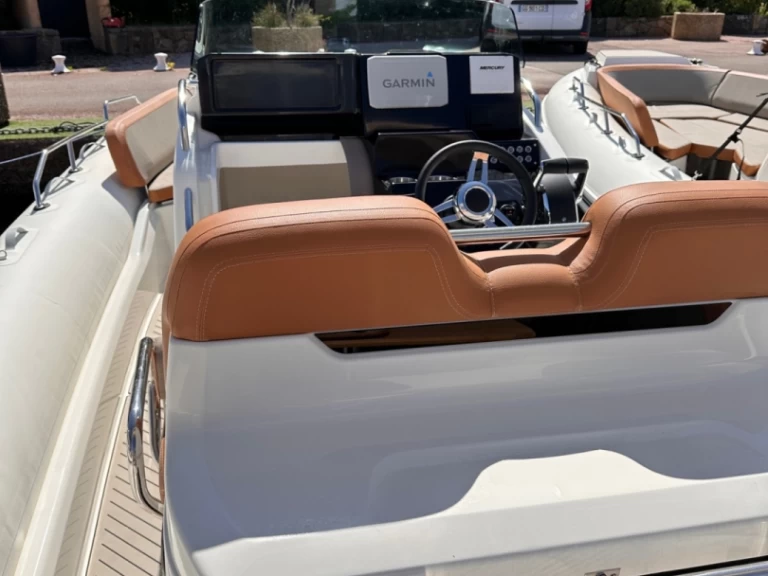 Zodiac Medline 9 jednotlivci a charterové společnosti v Port Grimaud