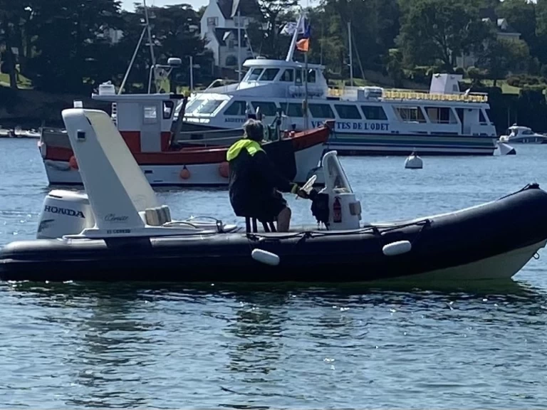 Pronájem lodi Valiant V 620 Sport v Bénodet na Samboatu