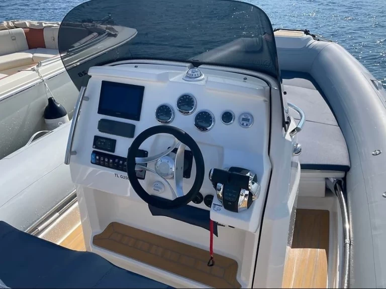 Joker Boat JOKER 28 jednotlivci a charterové společnosti v Port Grimaud