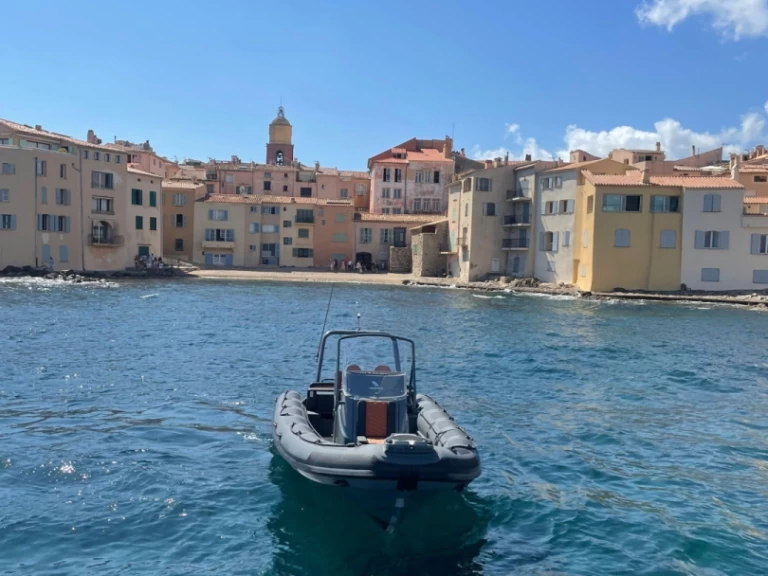 Highfield HIGHFIELD 700 jednotlivci a charterové společnosti v Port Grimaud