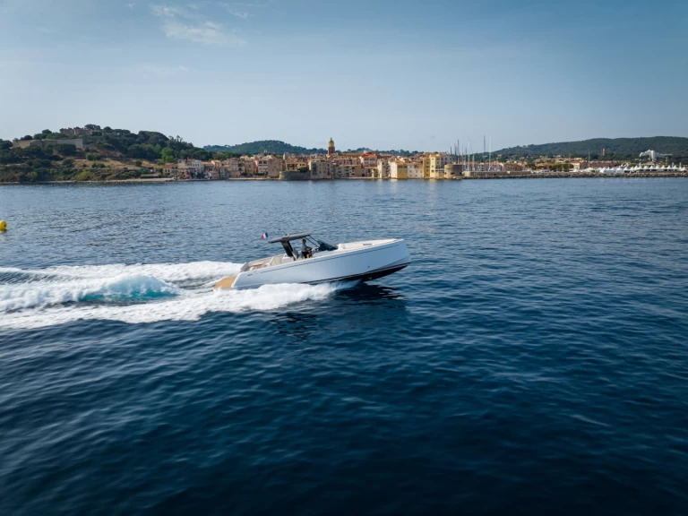 Pronájem Motorová loď Pardo Yachts s licencí