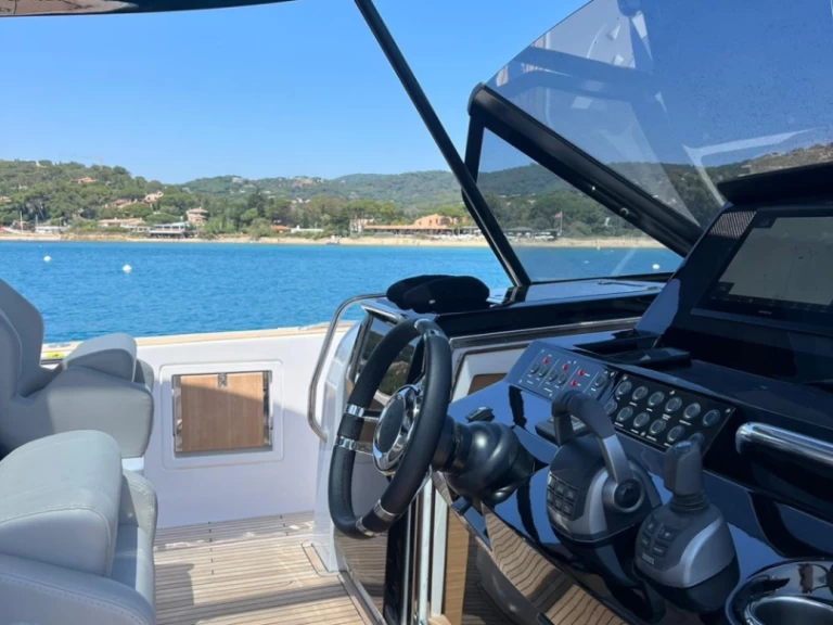 Pronajmout si Pardo Yachts Pardo 50 v Bormes-les-Mimosas
