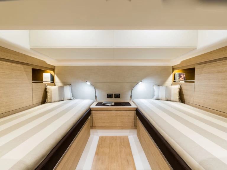 Pardo Yachts Pardo 43 jednotlivci a charterové společnosti v Port Grimaud