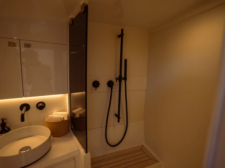 Pronájem Motorová loď VanDutch s licencí