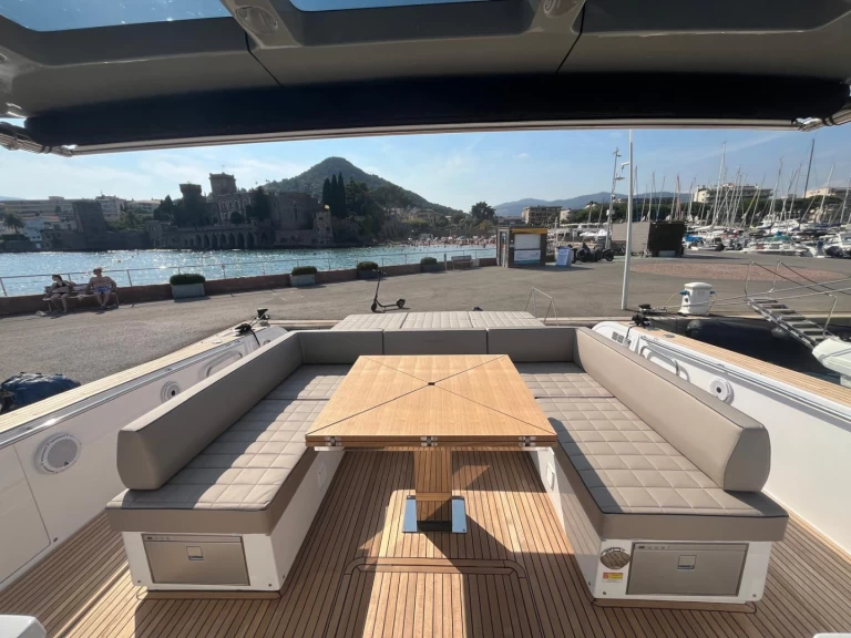Pronájem Jachta Pardo Yachts s licencí