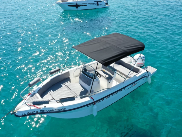 Motorová loď k pronájmu v Latchi za nejlepší cenu