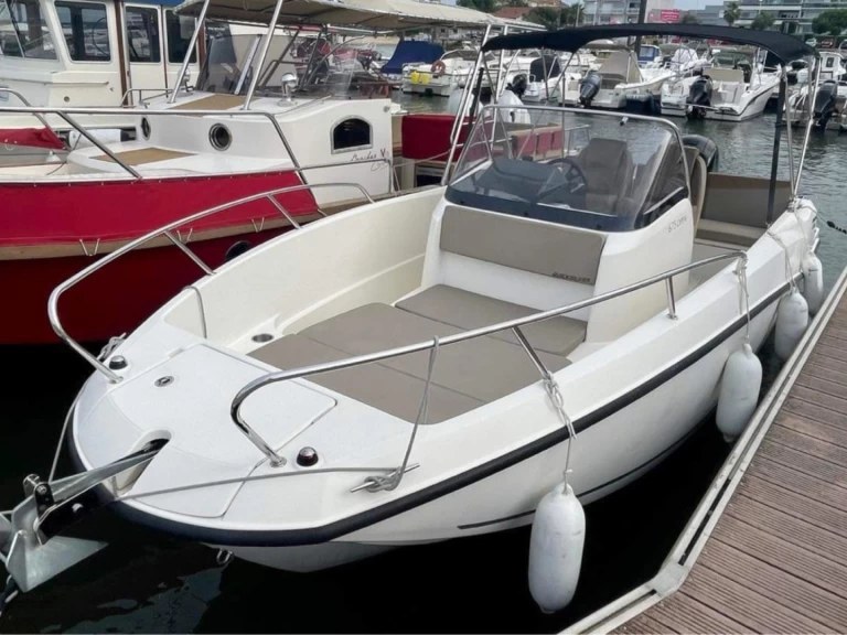 Quicksilver Quicksilver 675 Activ Open jednotlivci a charterové společnosti v Arcachon