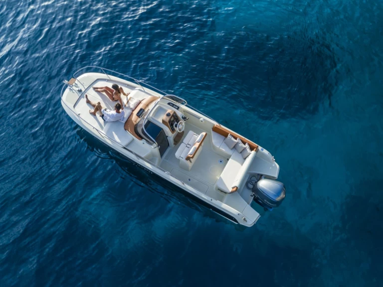 Motorová loď k pronájmu v Cogolin za nejlepší cenu