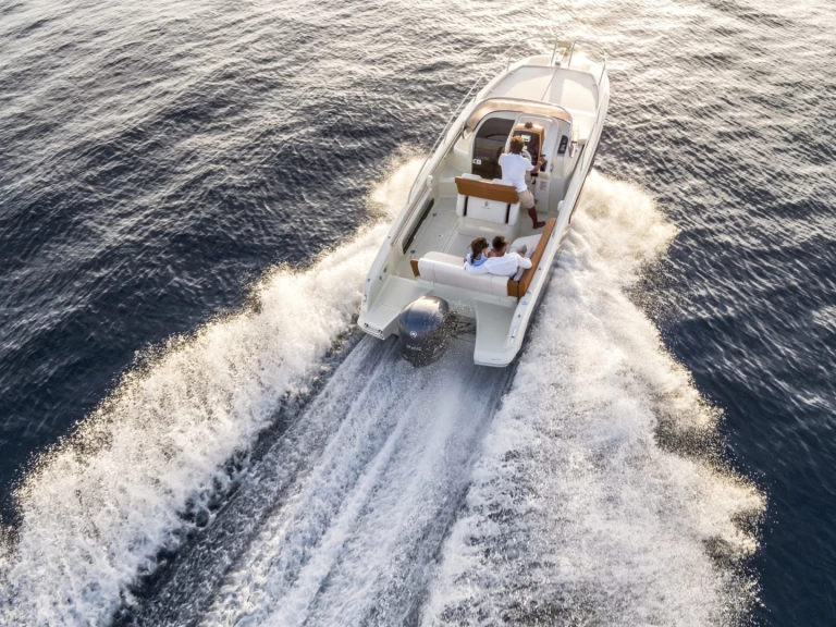 Capoforte CX 240 jednotlivci a charterové společnosti v Cogolin