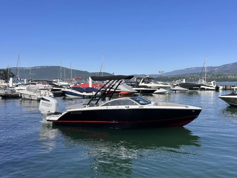 Four Winns FOUR WINNS H2 jednotlivci a charterové společnosti v Viviers-du-Lac