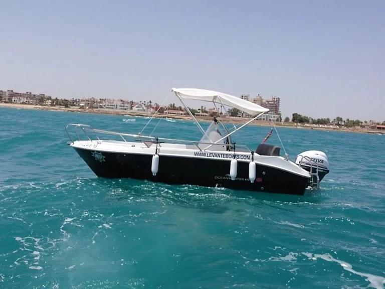Pronájem lodi Torrevieja lákavé ceny OCEAN MASTER 470 WA