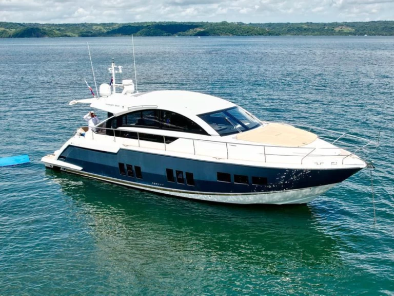 Pronájem Motorová loď Fairline s licencí