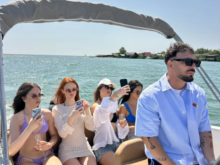 Pronájem Motorová loď Idea Marine s licencí