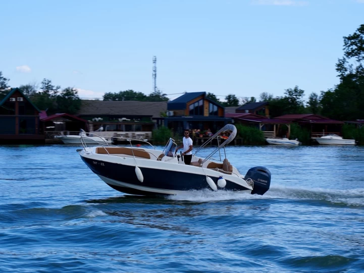 Pronájem lodi Ulcinj lákavé ceny IDEA 58