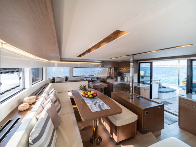 Lagoon Lagoon 50 jednotlivci a charterové společnosti v Atény