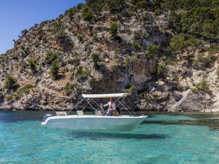 Pronajmout si Invictus  FX 190 v Saint Raphael