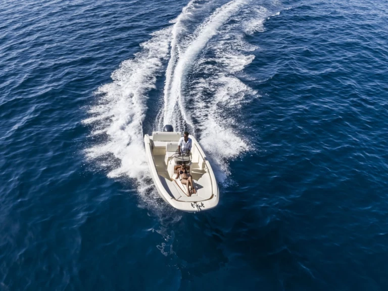 Pronájem lodi Saint Raphael lákavé ceny FX 190