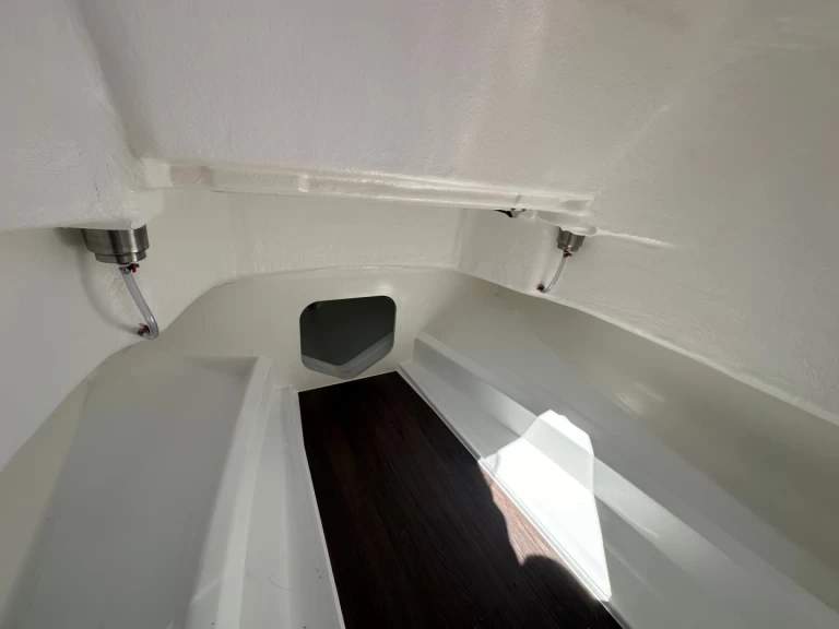 Motorová loď k pronájmu v La Flotte za nejlepší cenu