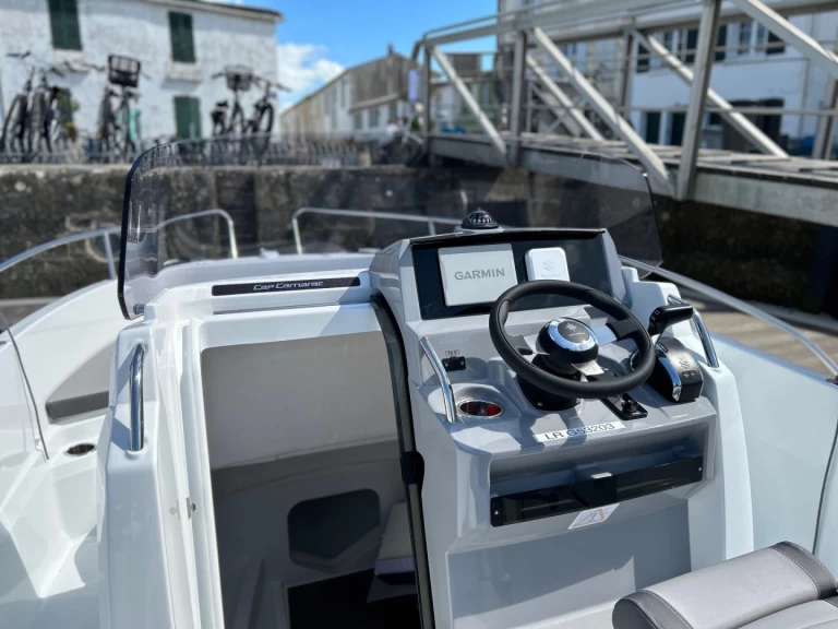 Jeanneau Cap Camarat 7.5 CC Serie 3 jednotlivci a charterové společnosti v La Flotte