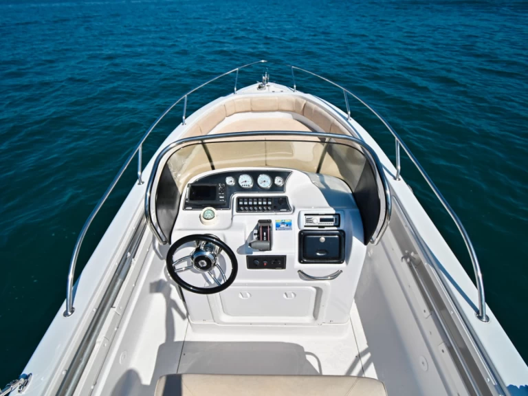 Pronájem lodi Ranieri Voyager 24 v Funtana-Fontane na Samboatu