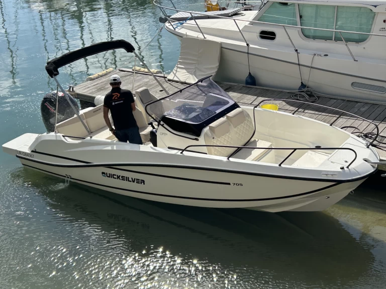 Motorová loď k pronájmu v Saint-Martin-de-Ré za nejlepší cenu