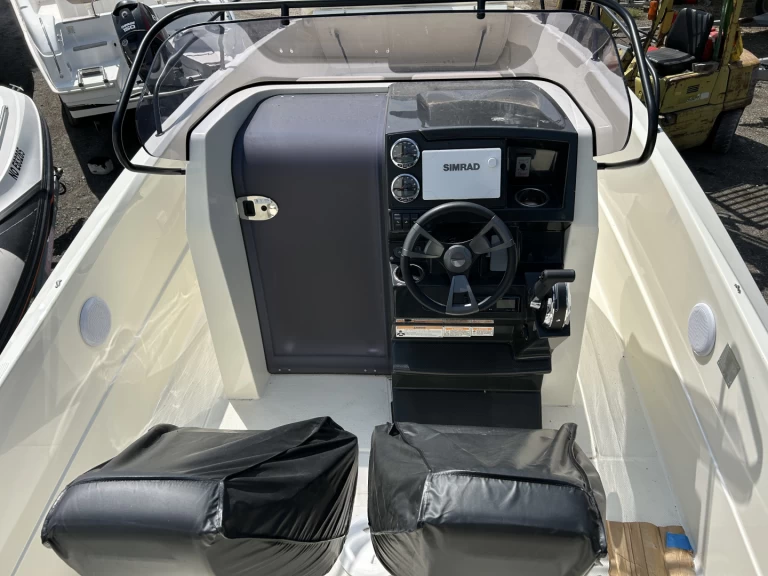 Pronajmout si Quicksilver 705 Open v Saint-Martin-de-Ré