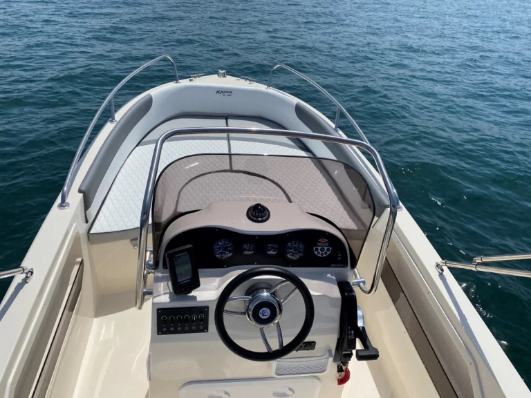 Eolo Eolo 570 Open jednotlivci a charterové společnosti v Funtana-Fontane