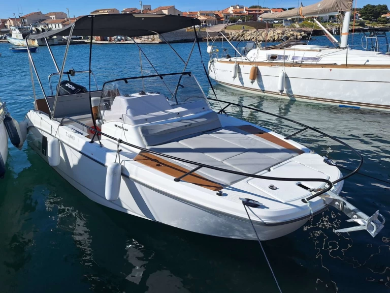 Pronajmout si Bénéteau Flyer7 v Port-de-Bouc