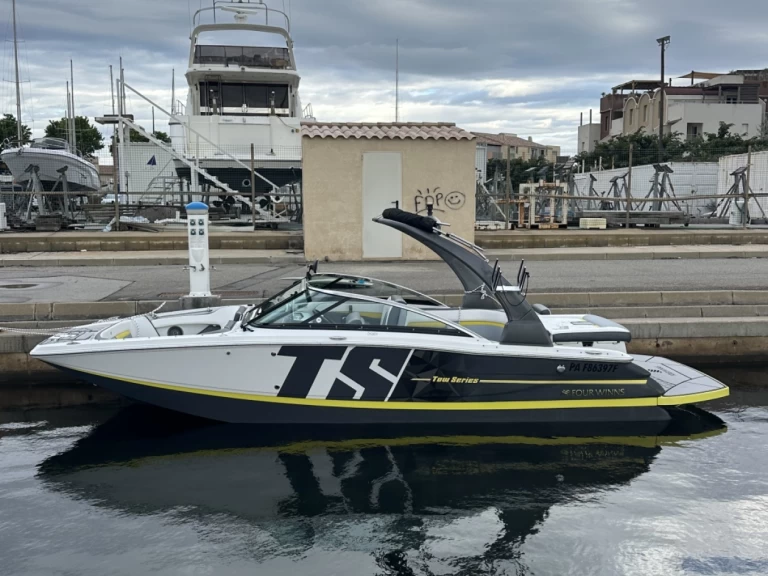 Four Winns TS 222 jednotlivci a charterové společnosti v Gruissan