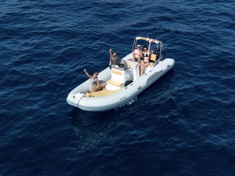 Pronajmout Polotuhá loď se skipperem či ne Capelli v La Ciotat