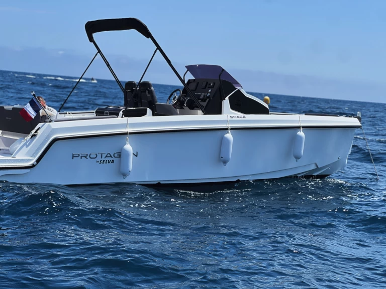 Pronájem Motorová loď Poseidon s licencí