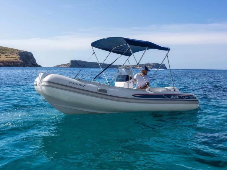 Pronajmout si Selva 15 HP v Sant Antoni de Portmany