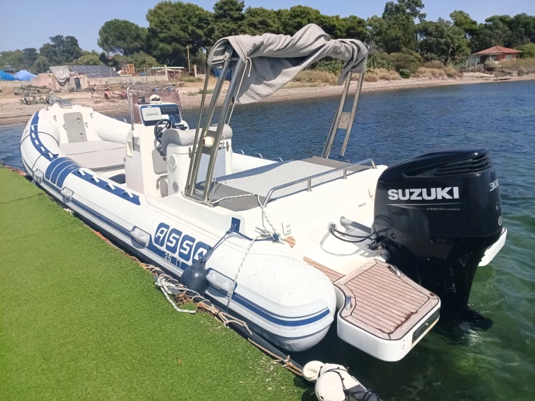 Pronajmout Polotuhá loď se skipperem či ne Asso v Quartu Sant'Elena